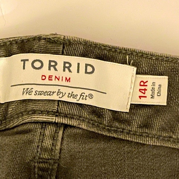 Torrid Boyfriend Jeans Denim Distressed Ripped Skinny Jeans Stretch Pants Sz 14R - Picture 2 of 13